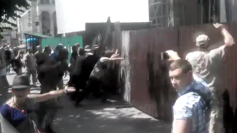Столкновения в Киеве у скандального кафе Каратель