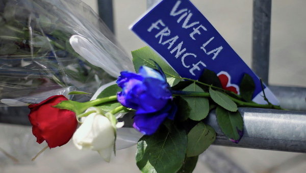 Франция скорбит по погибшим при теракте в Ницце