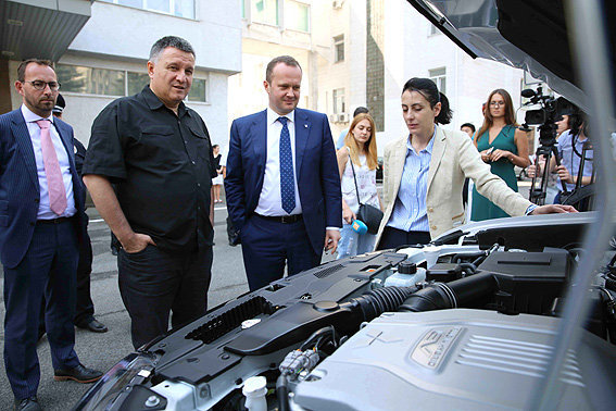 Аваков презентовал новые авто для полиции