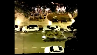Жители Стамбула встретили танки в Стамбуле аплодисментами. Видео