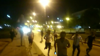 Неспокойная ночь: паника и стрельба на турецких улицах. Видео