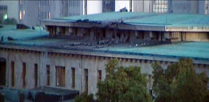 Поврежденное здание парламента Турции