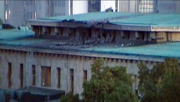 Поврежденное здание парламента Турции