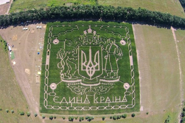 В Киеве открылся лабиринт из кукурузы