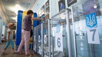 В 7 округах проходит голосование на промежуточных выборах депутатов Рады