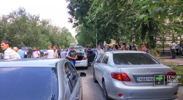 Атака на полицейское управление в центре Алма-Аты