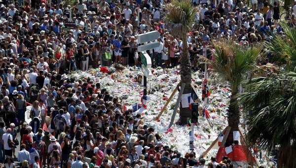 Траур по жертвам теракта в Ницце