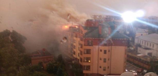 Последствия попадания молнии в многоэтажку Полтавы
