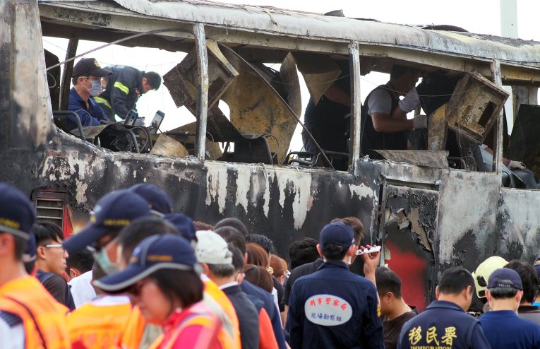 Двадцать шесть человек погибли в результате ДТП с участием туристического автобуса в Тайване.