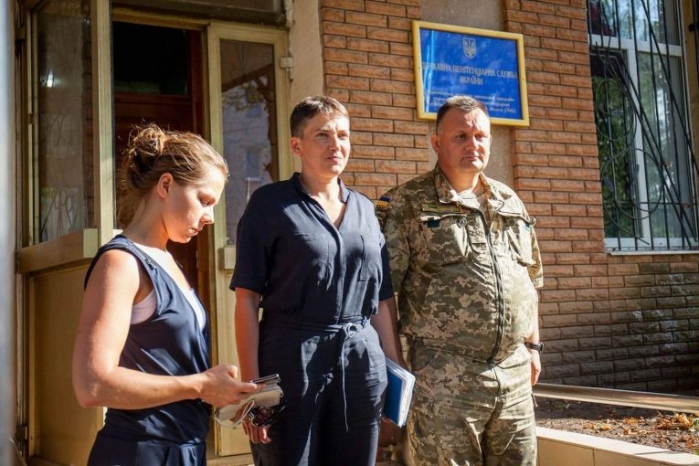 Народный депутат Надежда Савченко с сестрой посетили город Бахмут Донецкой области