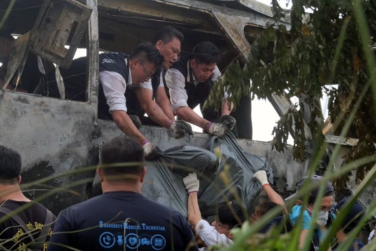 На Тайване в автобусе заживо сгорели 24 туриста