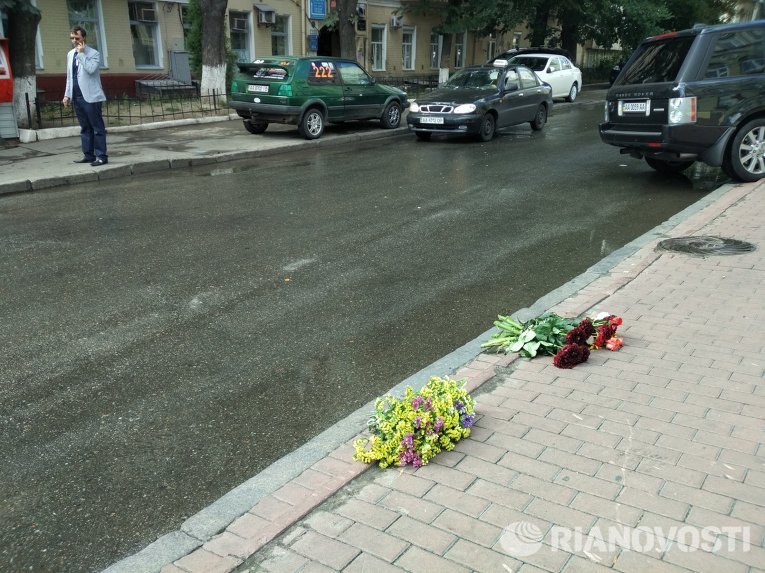 Цветы на месте гибели Павла Шеремета
