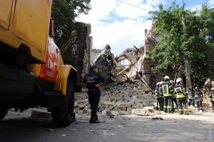 Спасательные работы на месте обрушения Масонского дома в Одессе