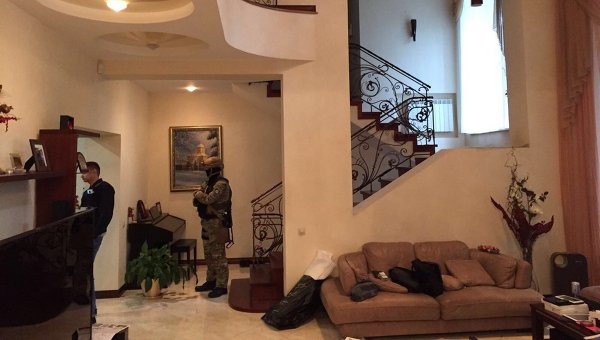 Генпрокуратура опубликовала фото обысков в особняке мэра Бучи Анатолия Федорука