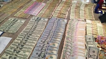 Генпрокуратура опубликовала фото изъятых денег в особняке мэра Бучи Анатолия Федорука