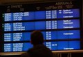 Табло с информацией о прилетах в аэропорту Шереметьево в Москве.