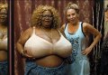 Женщина с самой гигантской грудью в мире