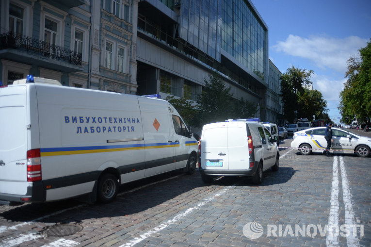 Ситуация возле банка в Киеве после получения сообщения о минировании