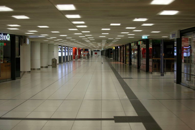 Пустое метро после стрельбы в Мюнхене
