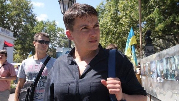 Савченко пытались закидать яйцами на Думской площади в Одессе