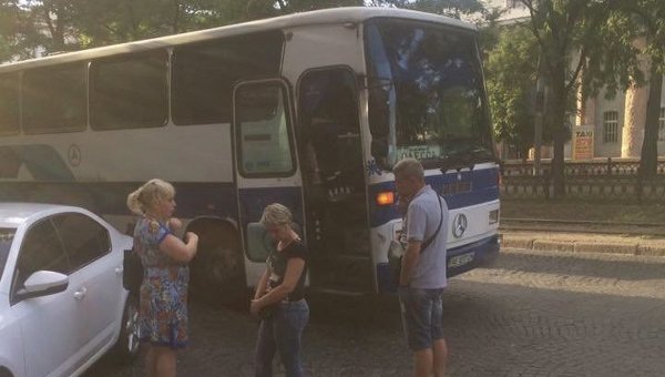 В центре Днепра бандиты ограбили автобус с предпринимателями