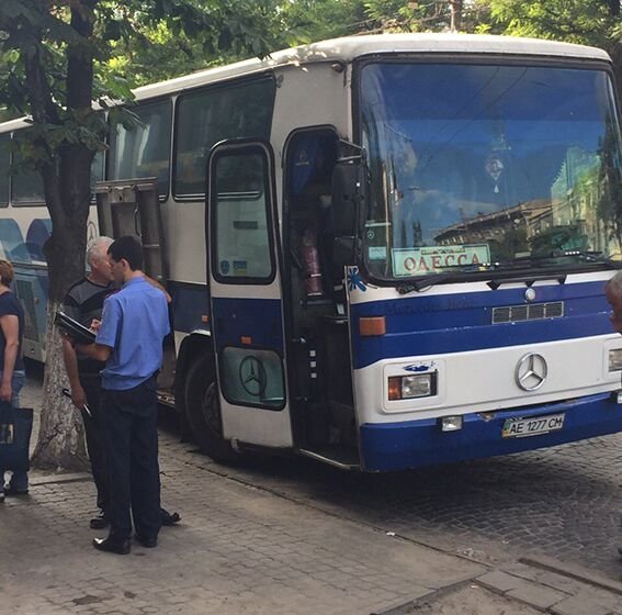 В центре Днепра ограбили автобус с предпринимателями