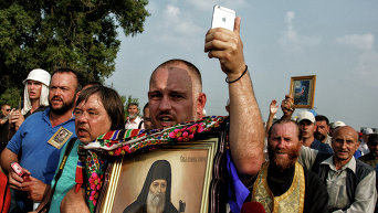 Участники Крестного хода в Борисполе