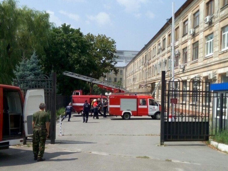 В Харькове горит здание областного апелляционного суда