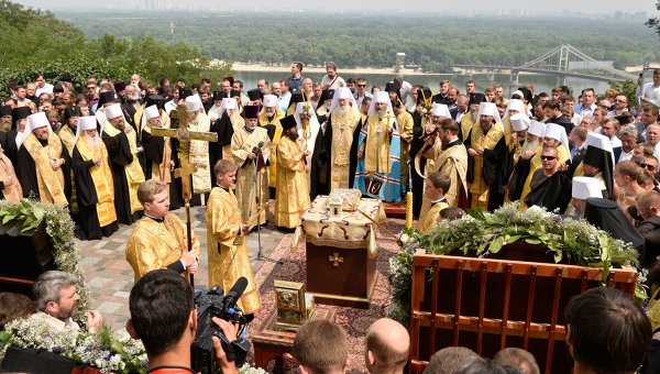 Всеукраинский крестный ход мира, любви и молитвы за Украину. Архивное фото