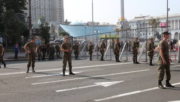 Правоохранители во время Крестного хода в Киеве