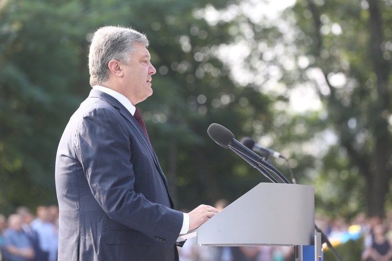 Петр Порошенко в ходе выступления у памятника князю Владимиру