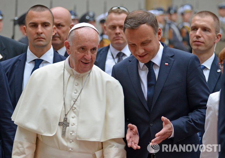 Папа римский Франциск и президент Польши Анджей Дуда на католическом форуме в Кракове