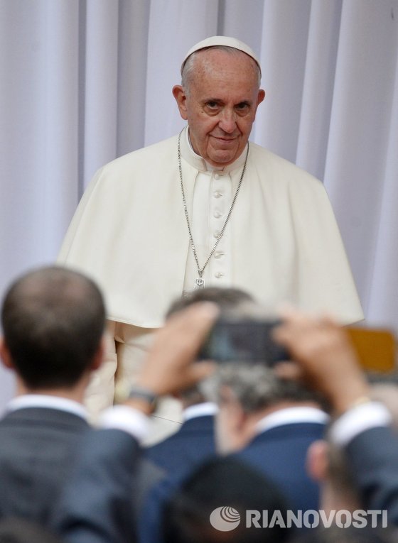 Папа римский Франциск на католическом форуме в Кракове