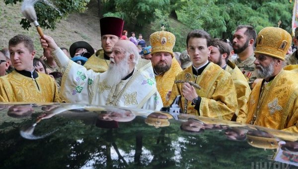 Патриарх Филарет проводит богослужение