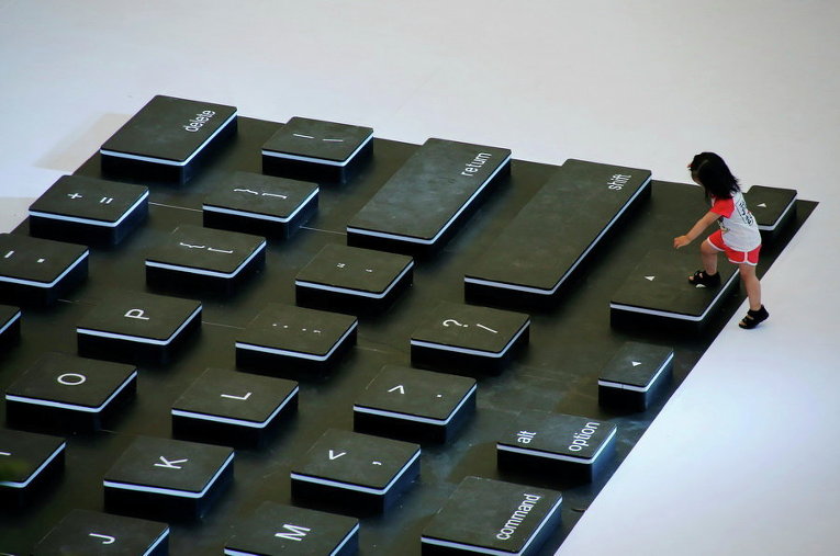 Макет клавиатуры ноутбука в торговом центре в Пекине, Китай