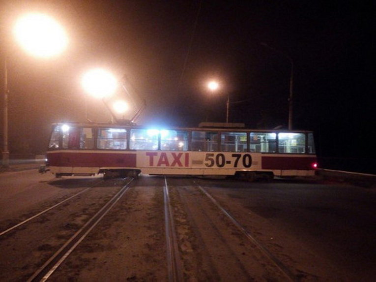 В Харькове трамвай сошел с рельс