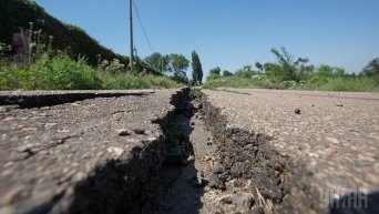 Разбитые дороги в Украине