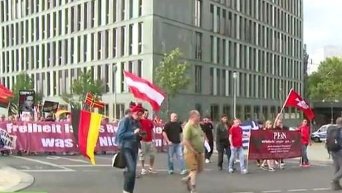 Митинг против Ангелы Меркель прошел в Берлине