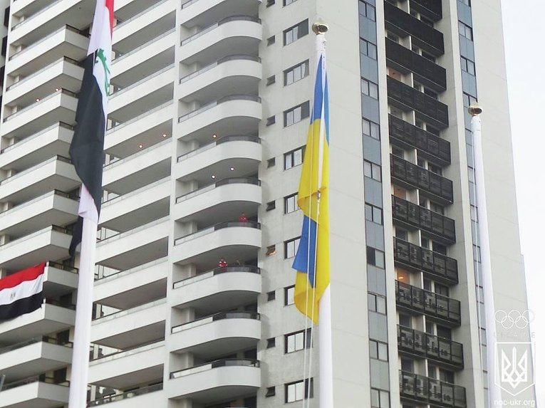 В Олимпийской деревне торжественно подняли флаг Украины