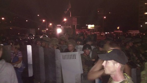 Правоохранители под Оболонским судом в ночь на 3 августа. Дело Торнадо