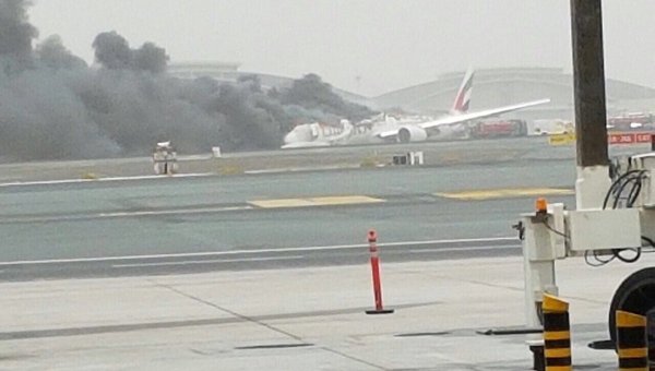 Самолет авиакомпании Emirates совершил неудачную посадку в международном аэропорту Дубая