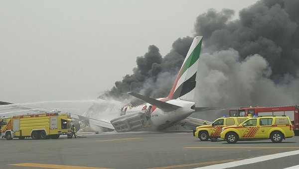 Самолет авиакомпании Emirates совершил неудачную посадку в международном аэропорту Дубая
