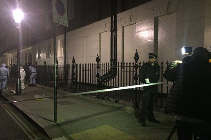 Полиция исследует место нападения в центре Лондона