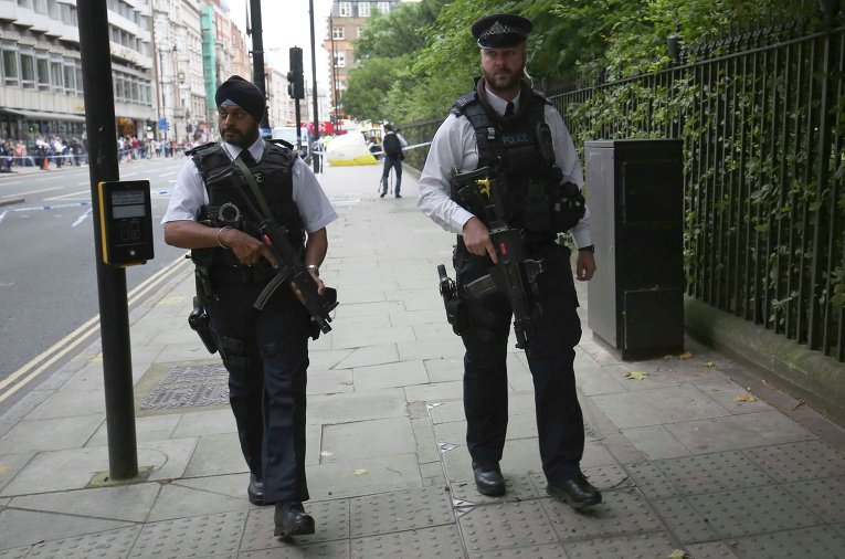 Полиция Лондона на месте резни