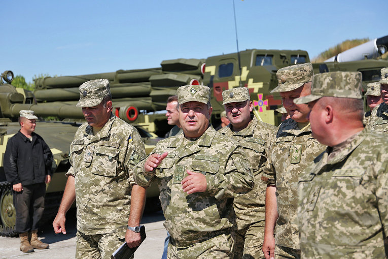 Министр обороны Украины Степан Полторак проверил подготовку к военному параду