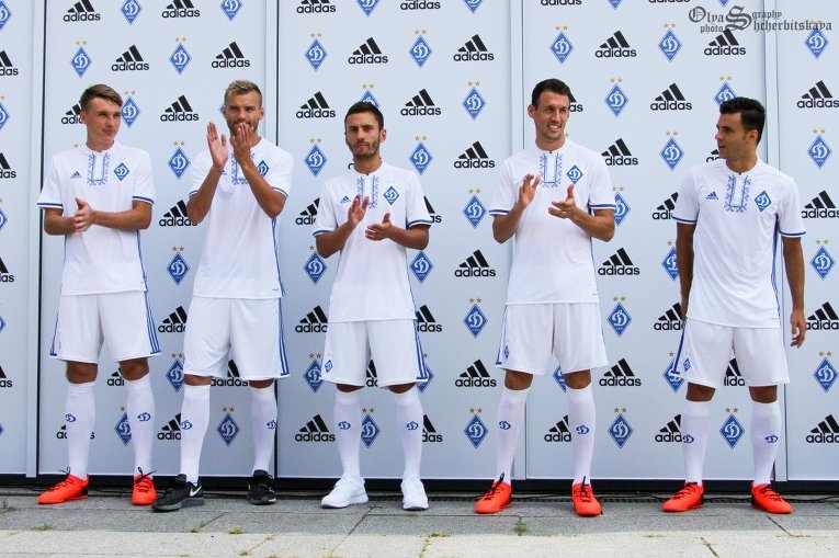 Компания Adidas презентовала на ближайшие два сезона новый домашний комплект игровой формы футболистов киевского Динамо