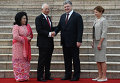 Президент Петр Порошенко с супругой в ходе визита в Малайзию. На фото: с премьер-министром Малайзии Наджибом Разаком и его женой
