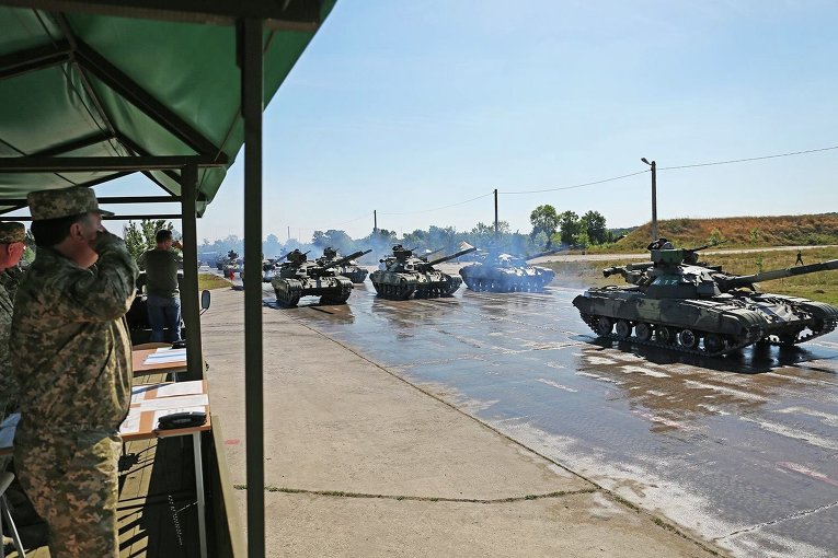 Министр обороны Украины Степан Полторак проверил подготовку к военному параду, запланированному в Киеве ко Дню независимости страны