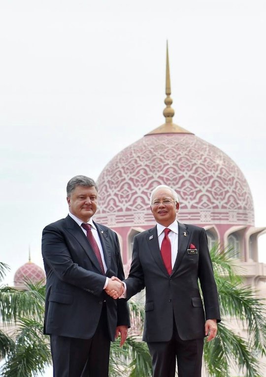 Президент Украины Петр Порошенко и премьер-министр Малайзии Наджиб Тун Разак