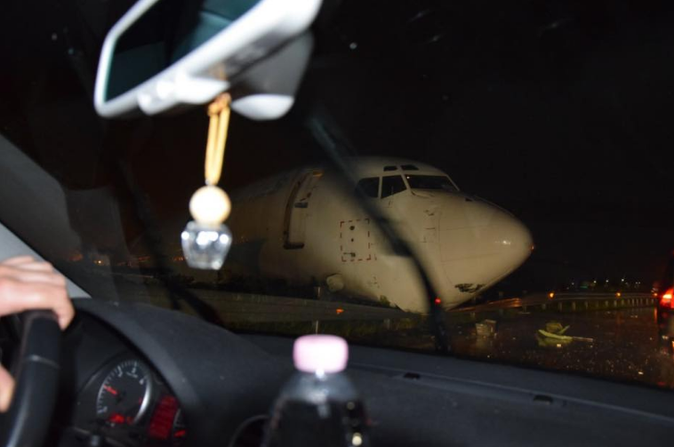 В Италии самолет совершил аварийную посадку на автостраду
